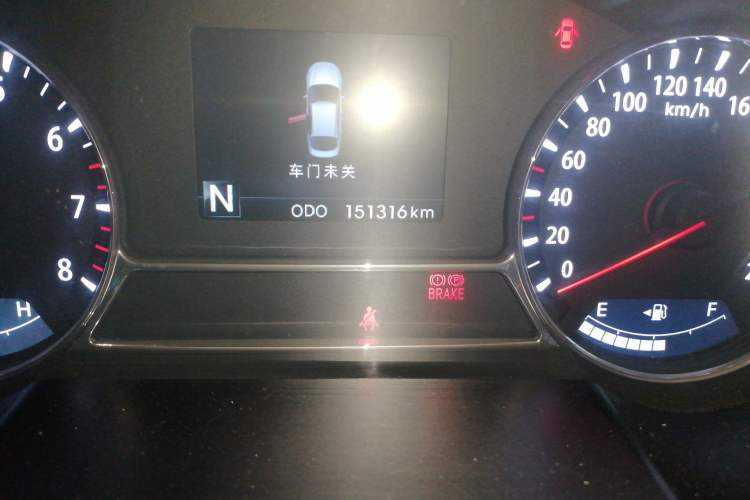 Used Kia K5 2011 2.0L Automatic DLX Odometer Close Up