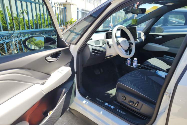 Used Volkswagen ID.3 2025 Smart Model Outstanding Oxygen Edition
