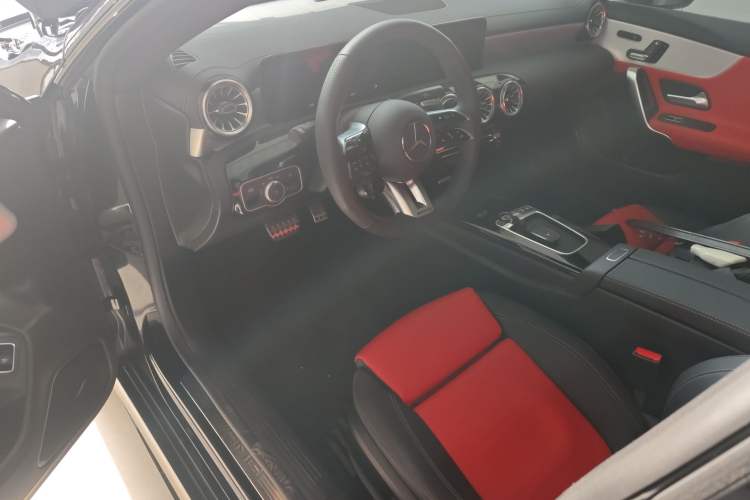 Used Mercedes-Benz CLA AMG 2024 Facelifted AMG CLA 35 4MATIC Center Console