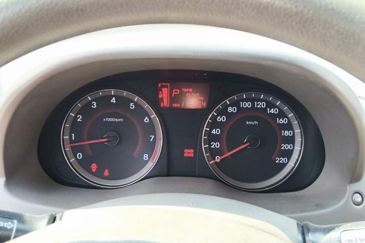 Used Hyundai Verna (older generation) 2011 Hatchback 1.4L Automatic Luxury GLS Model Instrument Cluster