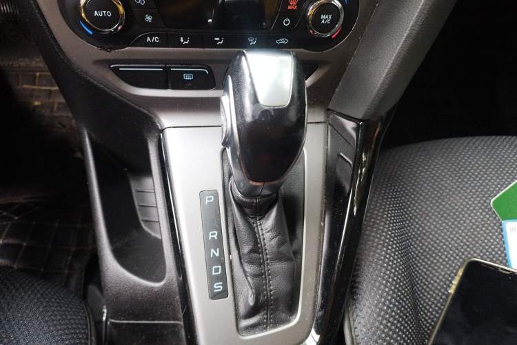 Used Ford Focus 2012 Hatchback 1.6L Automatic Fashion Edition Gear Lever