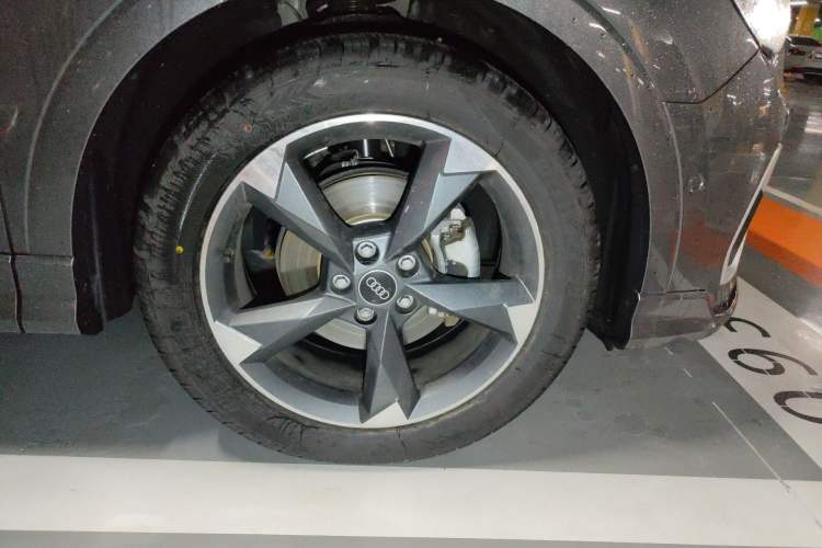 Used Audi Q3 2023 35 TFSI Fashion Dynamic Model (1.4T) Right Front Wheel Hub