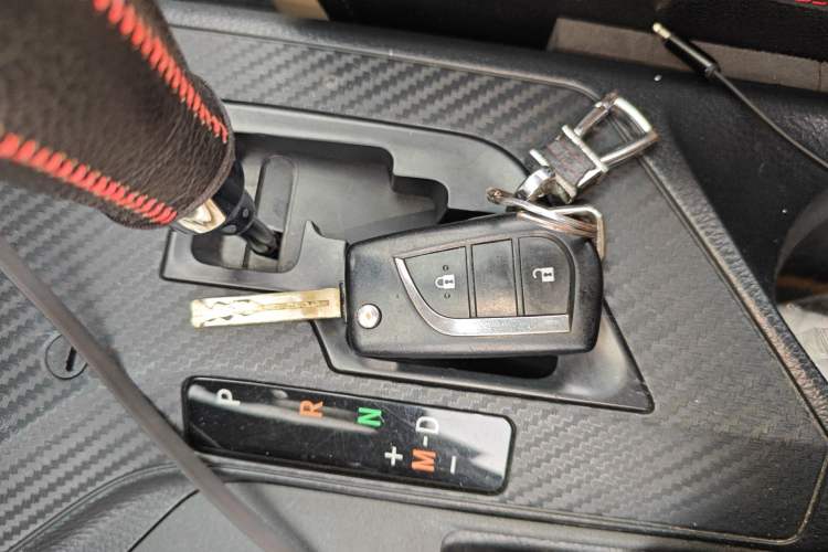 Used Toyota RAV4 2015 2.0L CVT Two-Wheel Drive Urban Edition Vehicle Key