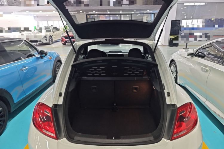 Used Volkswagen Beetle 2015 180TSI model Trunk