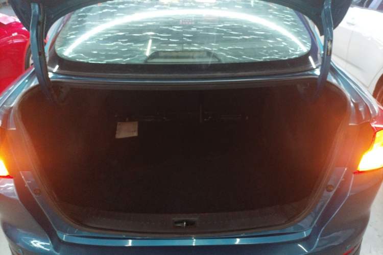 Used Nissan Lannia 2016 1.6L CVT Smart Cool Edition Trunk