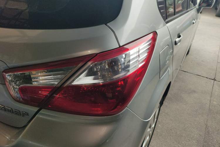 Used Venucia R50 2014 1.6L Automatic Splendid Edition
