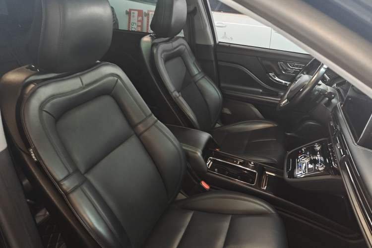 Used Lincoln Corsair 2021 2.0T Two-Wheel Drive Deluxe Edition Right Front Seat