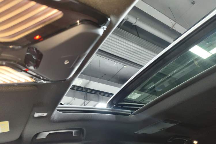 Used BMW 5 Series 2018 Restyled 530Li Leading Edition M Sport Package Headliner