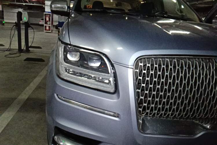 Used Lincoln Navigator 2020 3.5T Presidential Series Right Front Headlight