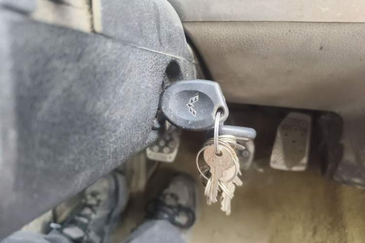 Used Wuling Rongguang 2011 1.2L Base Version
