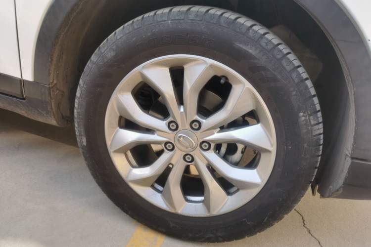 Used GAC Trumpchi GS3 2017 150N Automatic Elite Edition Right Front Wheel Hub