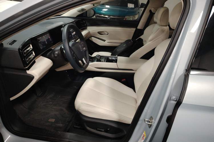 Used BYD Qin L 2025 DM-i Smart Drive 120KM Superior Model Left Front Seat