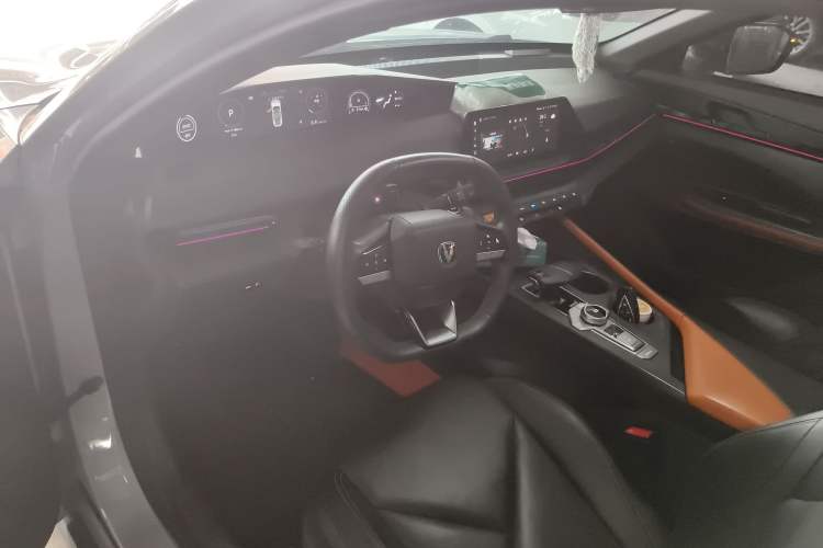 Used CHANGAN UNI-V 2022 1.5T Smart Navigation Version
