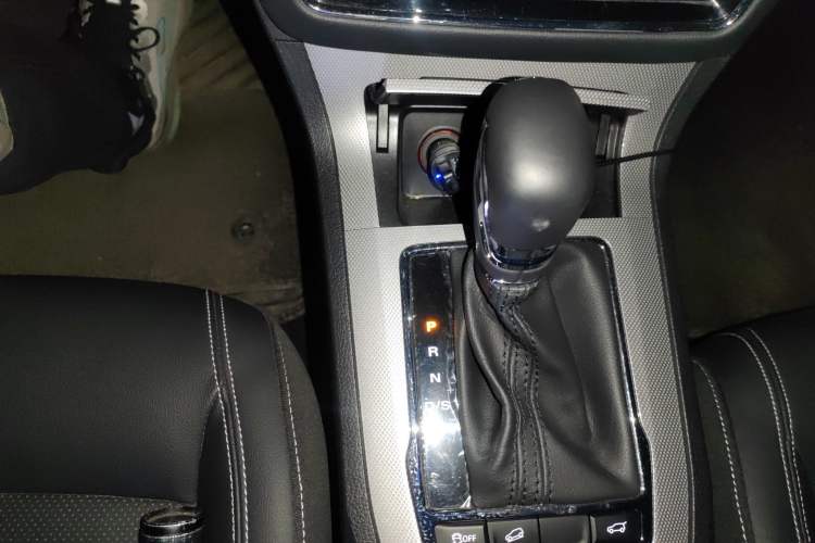 Used Roewe RX5 2020 20T Automatic Ali Smart Connectivity Beyond Intelligent Edition Gear Lever