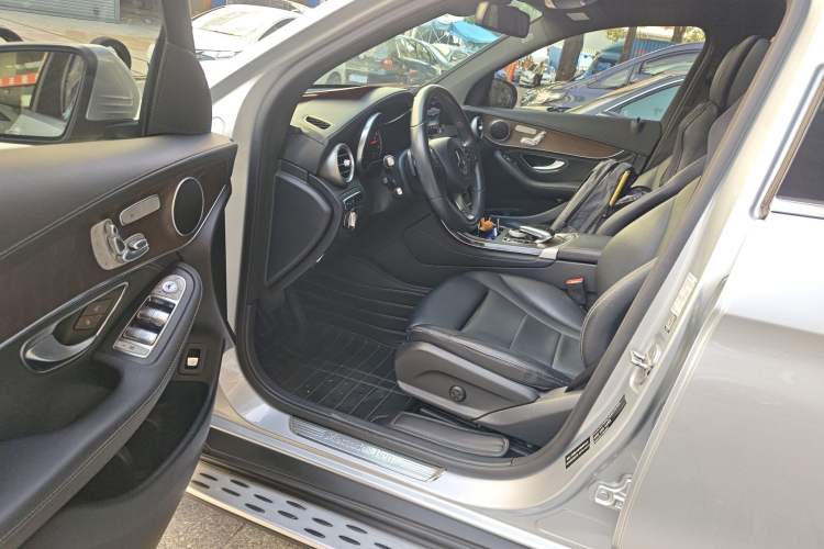 Used Mercedes-Benz GLC 2016 GLC 300 4MATIC Dynamic Model