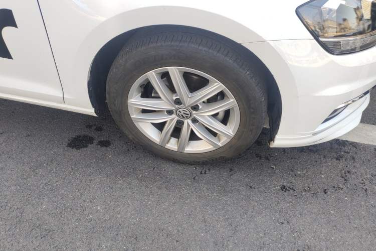 Used Volkswagen Golf 2019 280TSI DSG Comfort Version China VI Standard Right Front Wheel Hub