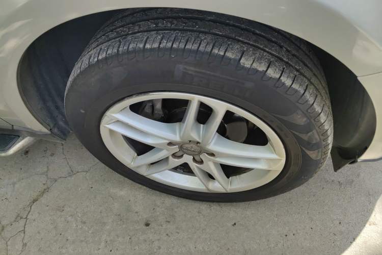 Used Audi Q5 2015 40 TFSI Comfort Model Right Front Wheel Hub