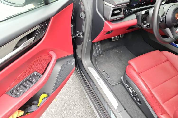 Used Porsche Macan 2024 Macan 4 Driver Seat