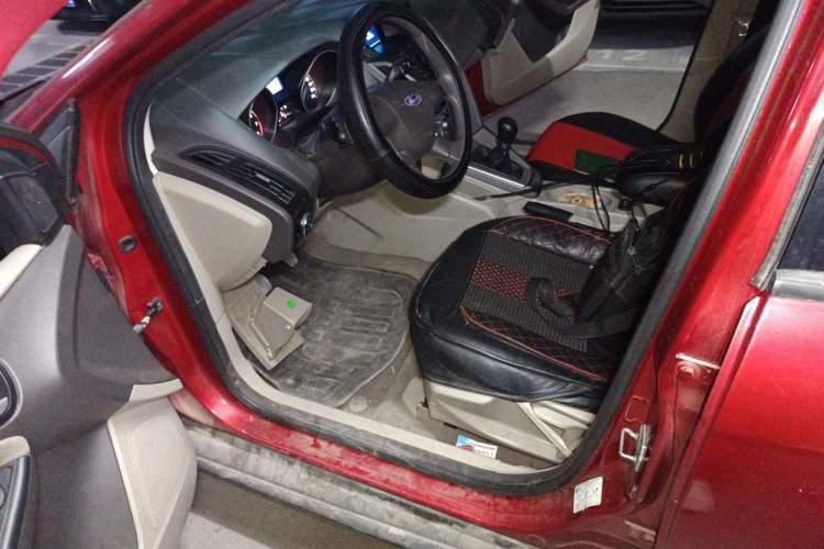 Used Ford Focus 2012 Sedan 1.6L Manual Comfort Model
