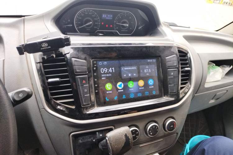 Used SAIC MAXUS Xintu V80 2019 2.5T Classic AMT Aoyuntong Short Wheelbase Mid-Roof 5/6-Seater
