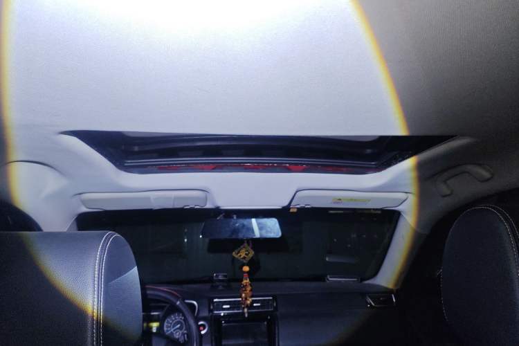 Used JMC Yusheng S330 2016 1.5L GTDi Automatic Two-Wheel Drive Fashion Edition Headliner