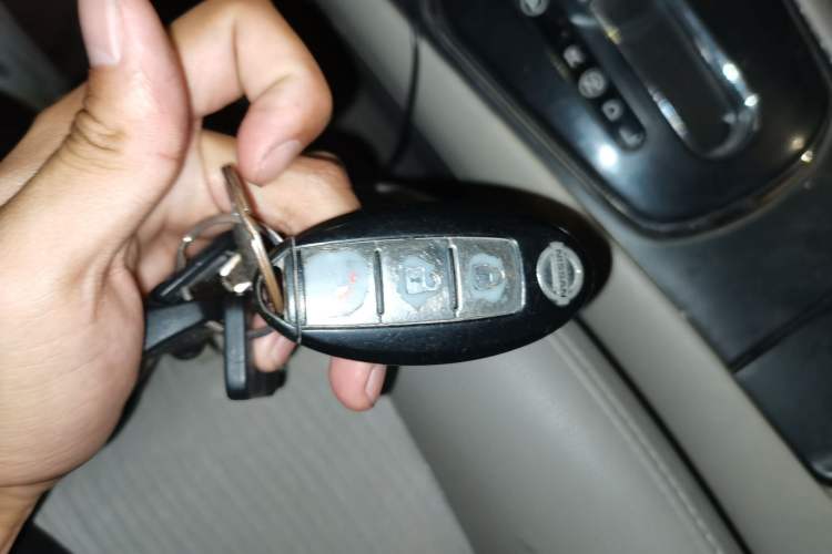 Used Nissan Tiida 2013 1.6L CVT Cool Cafe Edition