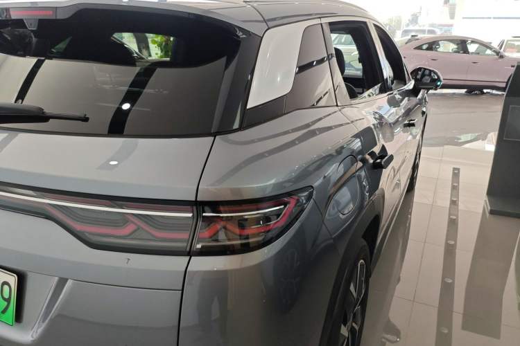 Used BYD Song L DM-i 2025 Intelligent Driving Version 160 km Excellence Edition Exterior 3