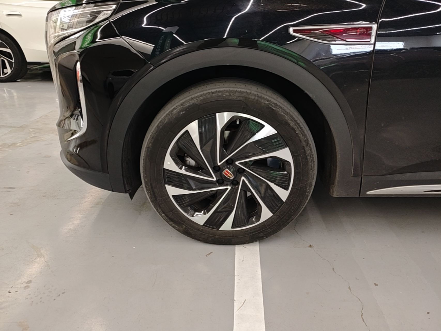Hongqi HS7 PHEV 2024 2.0T PHEV Four-Wheel Drive Flagship Edition 6 Seats — снимка 10