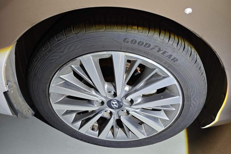 Used Hyundai Mistra 2019 1.8L Automatic Deluxe DLX Model China VI Standard Right Front Wheel Hub