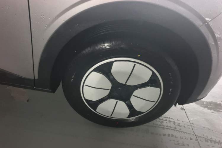 Used Geely Galaxy Geome 2025 310km Youth Edition Right Rear Wheel Hub