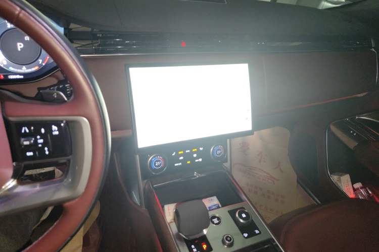 Used Land Rover Range Rover 2023 3.0 L6 400 PS Extended Long-Wheelbase Version