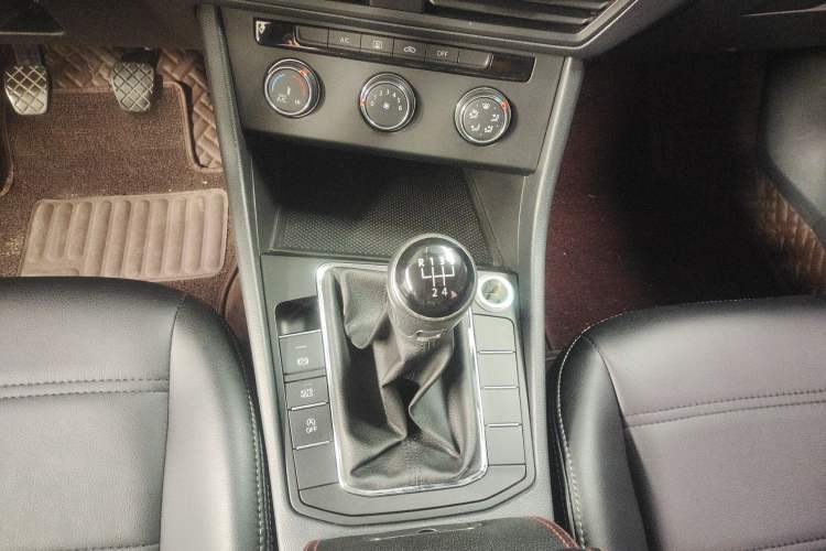 Used Volkswagen Bora 2019 1.5L Manual Fashion Edition Gear Lever