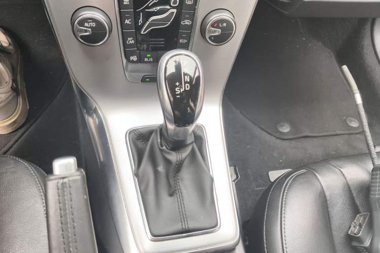 Used Volvo V40 2017 T3 Zhiya Edition Gear Lever