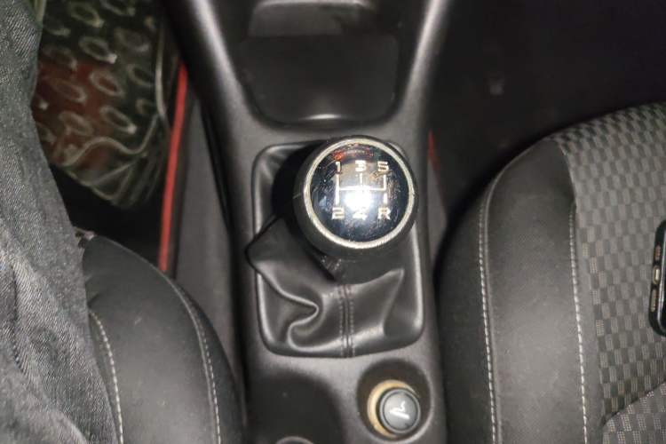 Used Peugeot 207 2011 Hatchback 1.4L Manual Yule Edition Gear Lever