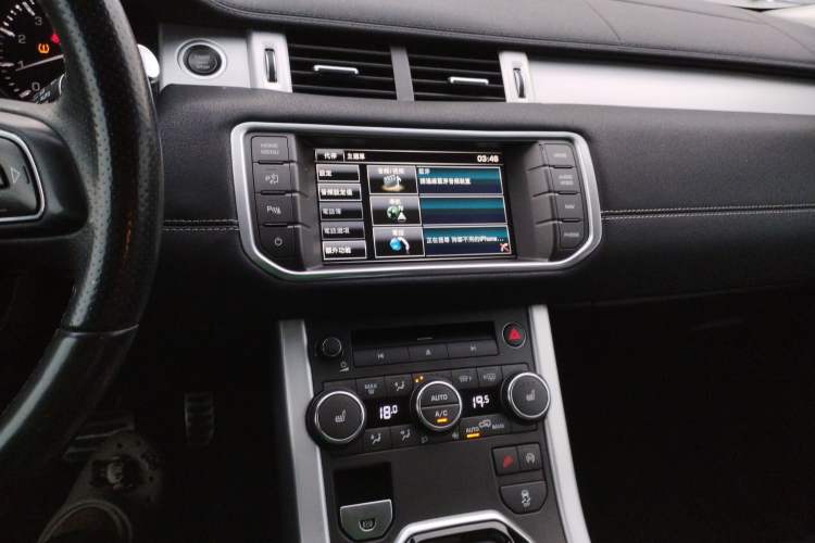 Used Land Rover Range Evoque 2014 2.0T 5-Door Ignite Edition Audio And AC Panel