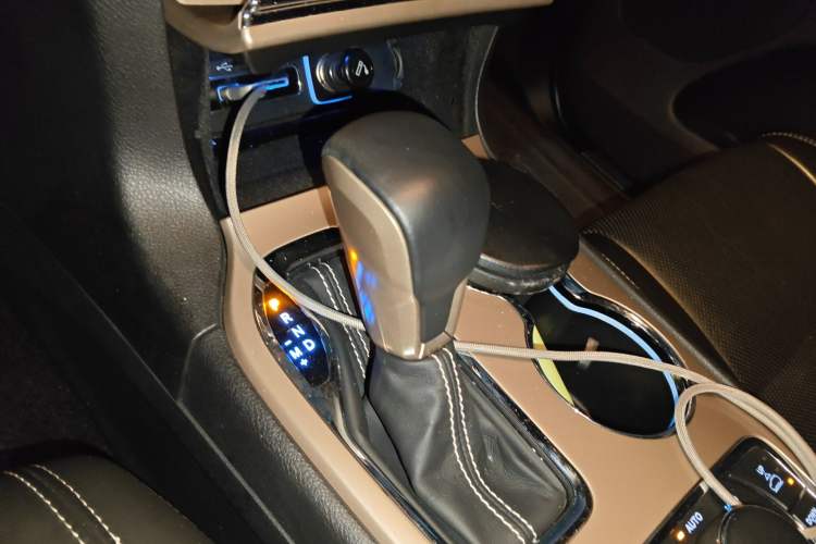 Used Jeep Grand Cherokee 2016 3.0L Elite Navigation Edition Gear Lever