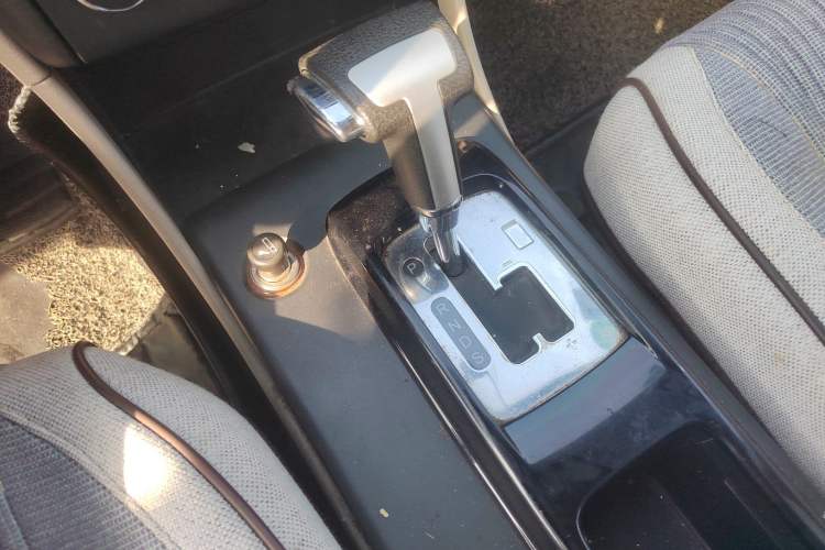 Used Bestune B50 2013 1.6L automatic luxury version Gear Lever