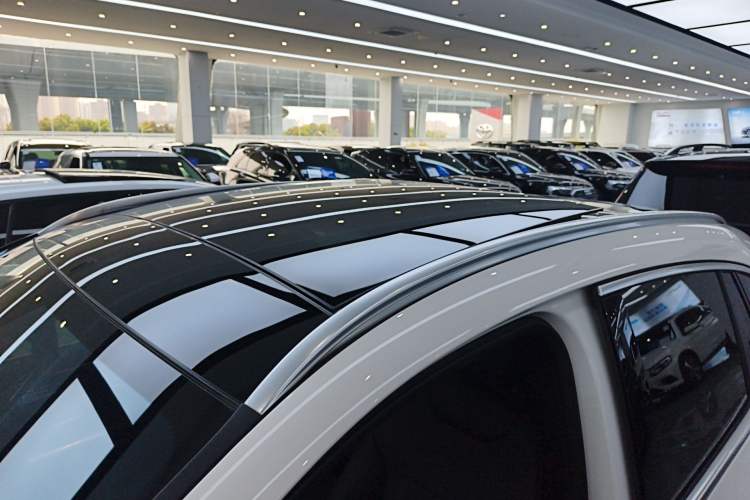 Used Mercedes-Benz GLA 2024 GLA 200 Roof