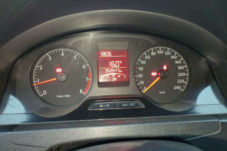 Used Volkswagen Santana 2013 1.6L Manual Fashion Edition Odometer Close Up