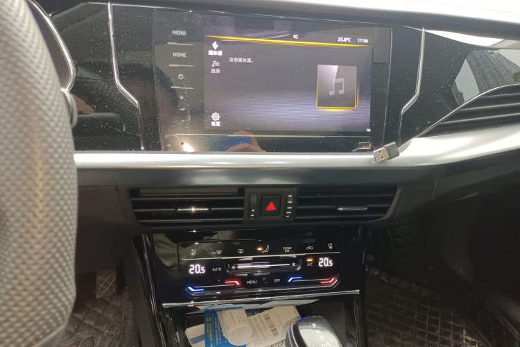 Used Volkswagen Passat 2024 330TSI Elite Edition Audio And AC Panel