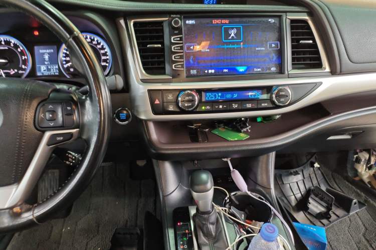 Used Toyota Highlander 2015 2.0T Four-Wheel Drive Luxury Edition 7-Seater Audio And AC Panel