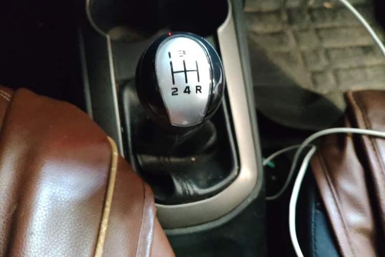 Used Haima M3 2015 1.5L Manual Elite Model with Sunroof Gear Lever