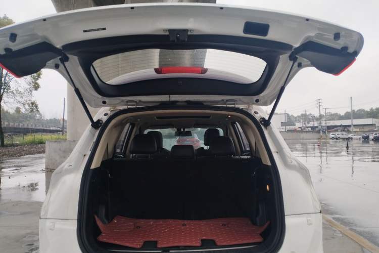 Used Dongfeng Fengon 580 2017 1.5T CVT Smart Style Model Trunk