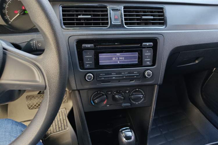 Used Skoda Rapid Spaceback 2014 1.6L Automatic Enjoyment Edition