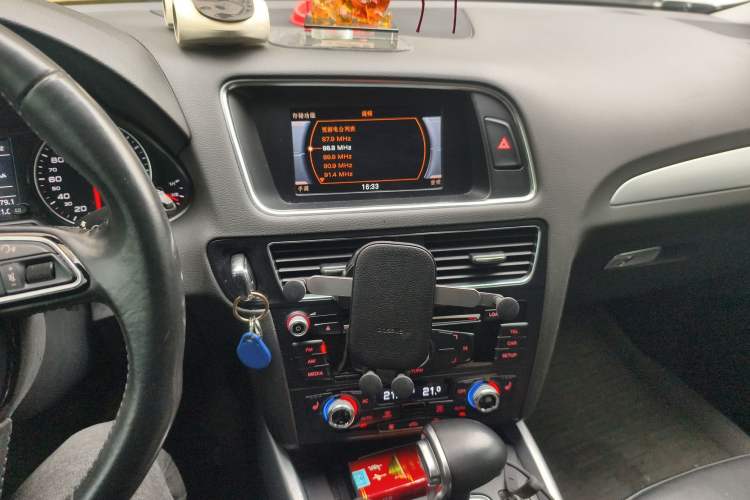 Used Audi Q5 2013 40 TFSI Technology Edition Audio And AC Panel