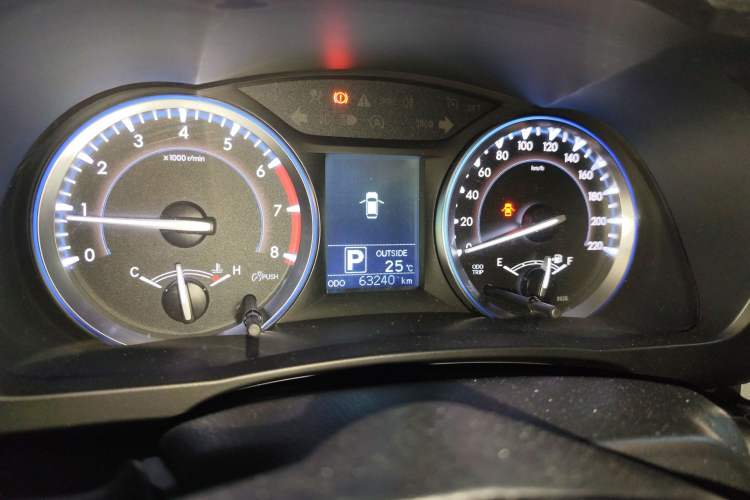 Used Toyota Highlander 2015 2.0T Two-Wheel Drive Luxury Edition 7 Seats Odometer Close Up