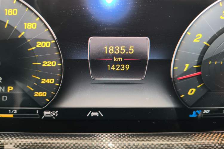 Used Mercedes-Benz G-Class 2022 G 500 Odometer Close Up