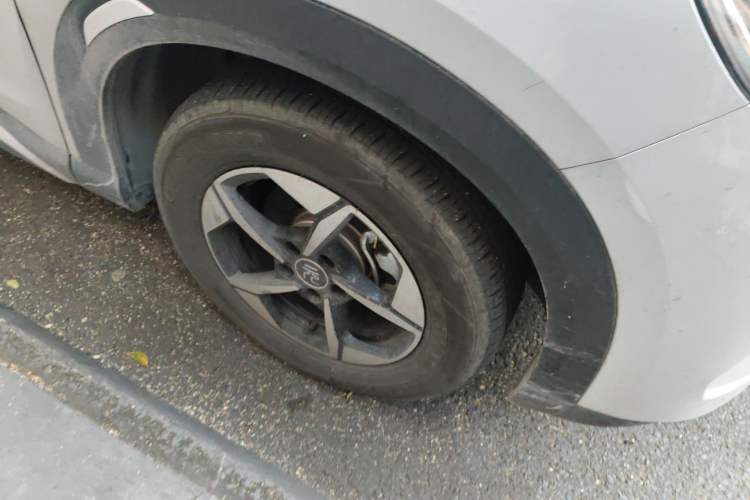 Used BYD Yuan UP 2024 401KM Leading Edition Right Front Wheel Hub