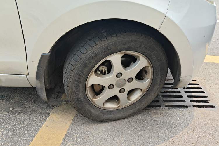 Used Wuling Hongguang 2010 1.4L Comfort Version Right Front Wheel Hub