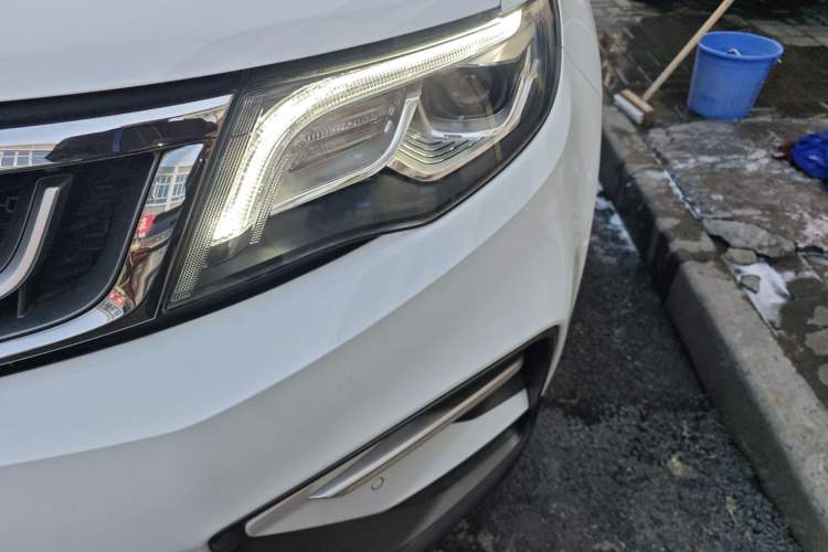 Used Geely Auto Emgrand X7 Sport 2018 1.8TD Automatic Two-Wheel Drive Smart Connect 4G Internet Edition
